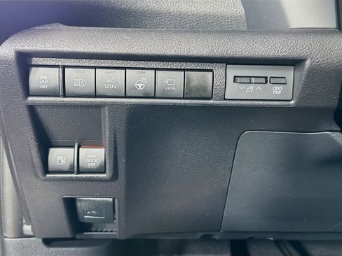 Certified 2025 Toyota Sienna Platinum AWD/4WD image 11