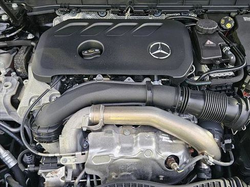 Used 2025 Mercedes-Benz GLB 250 image 21