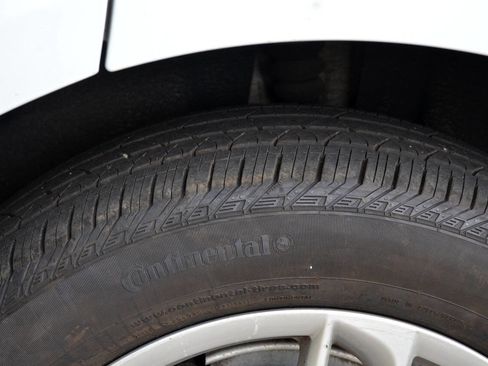 Used 2016 Audi Q5 2.0T Premium Plus w/ Technology Package AWD/4WD image 9