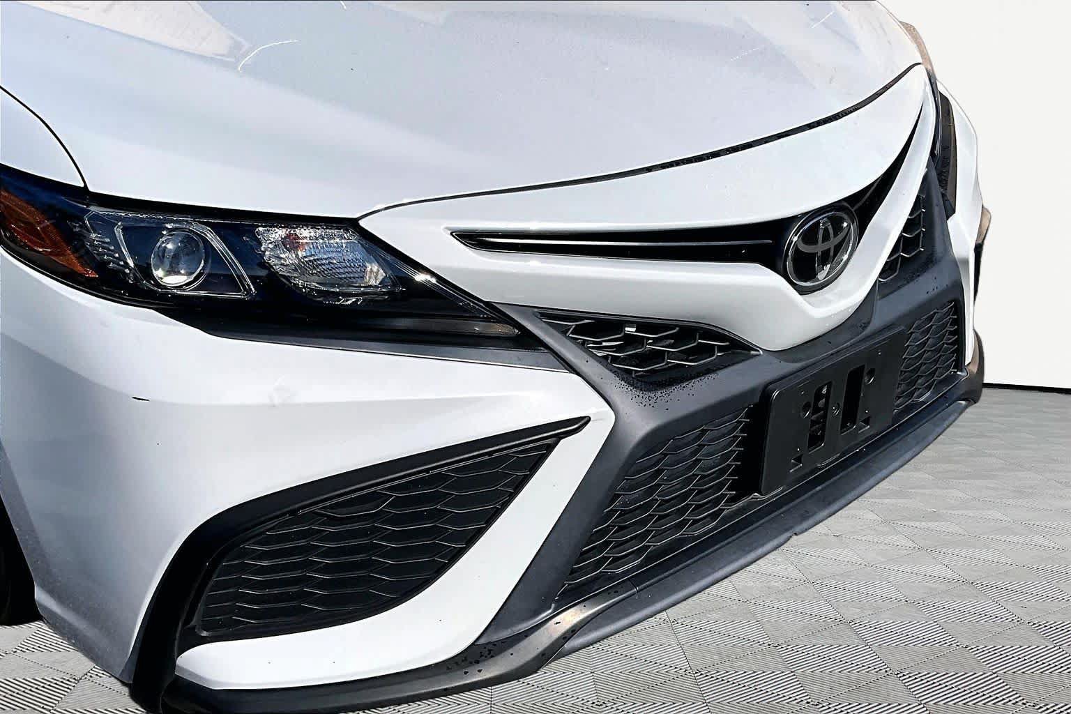 Used 2024 Toyota Camry SE w/ Blackout Package (TMS) FWD image 30