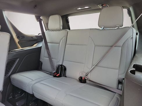 Used 2023 GMC Yukon SLT RWD image 9