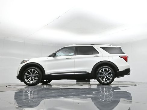Certified 2025 Ford Explorer Platinum w/ Ultimate Package image 62