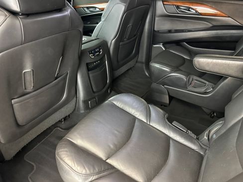 Used 2018 Cadillac Escalade ESV Premium Luxury AWD/4WD image 27