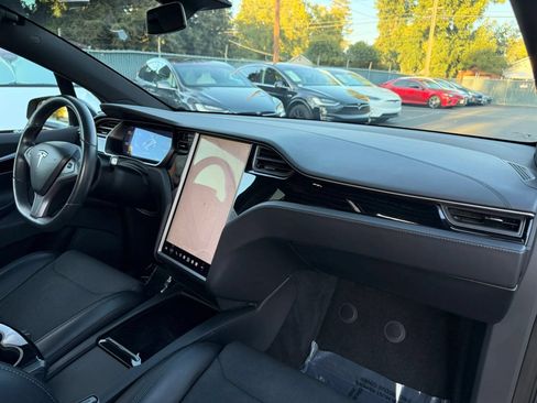 Used 2018 Tesla Model X 75D AWD/4WD image 15
