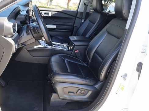 Used 2020 Ford Explorer XLT w/ Equipment Group 202A image 12