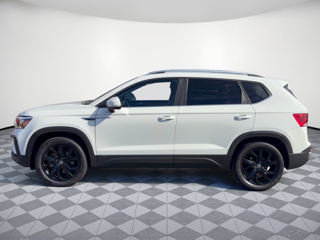 Certified 2022 Volkswagen Taos SE w/ Panoramic Sunroof Package AWD/4WD image 2