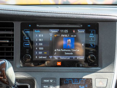 Used 2017 Toyota Sienna Limited Premium FWD image 20