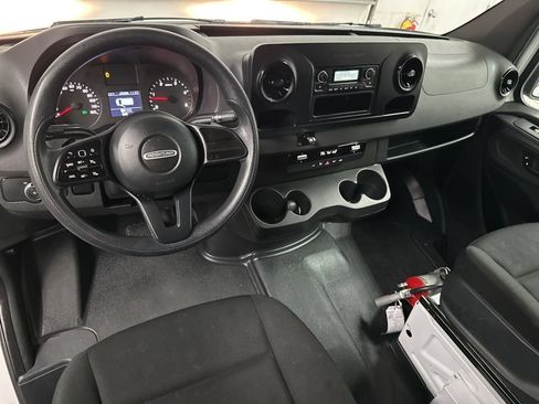 Used 2019 Freightliner Sprinter 144 RWD image 12
