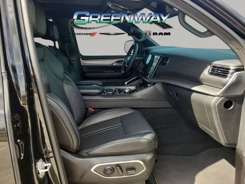 Used 2024 Jeep Wagoneer Series II AWD/4WD image 8