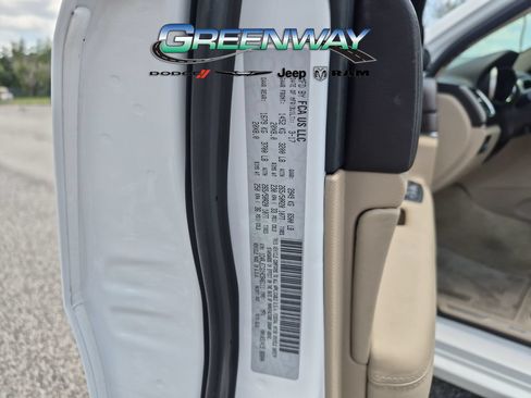 Used 2017 Jeep Grand Cherokee Overland RWD image 33