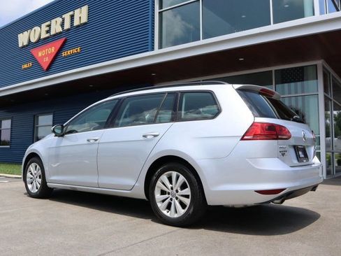 Used 2017 Volkswagen Golf S image 5