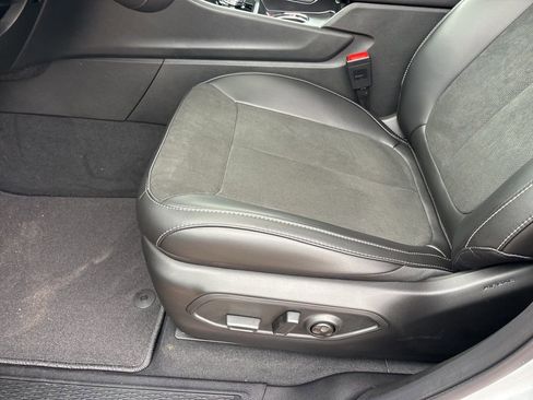 New 2025 Jeep Grand Cherokee L Altitude RWD image 15