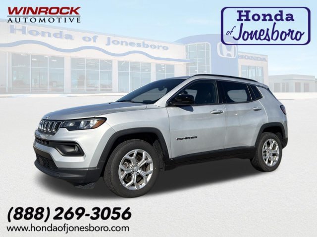 Used 2024 Jeep Compass Latitude AWD/4WD image 1