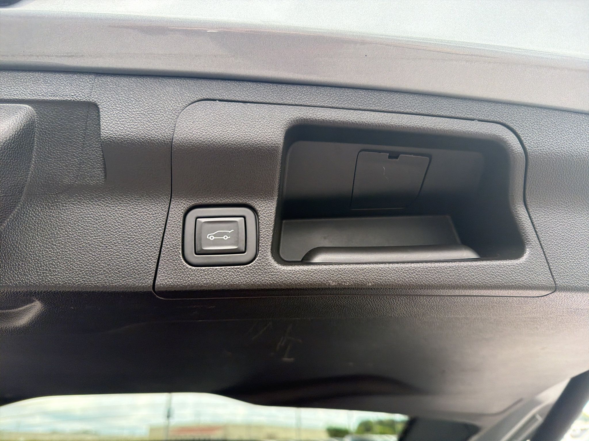 Used 2023 GMC Acadia SLE w/ Driver Convenience Package FWD image 31
