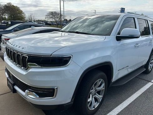 Used 2022 Jeep Wagoneer Series II image 2