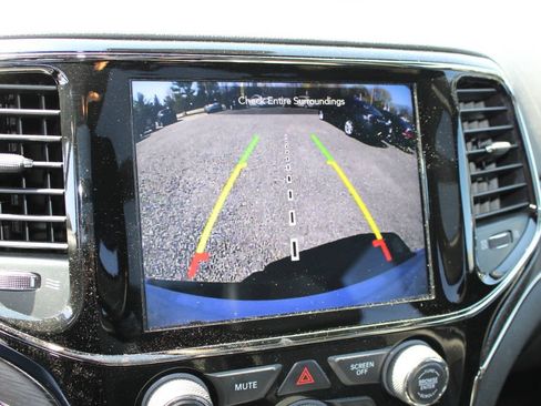 Used 2020 Jeep Grand Cherokee High Altitude AWD/4WD image 17