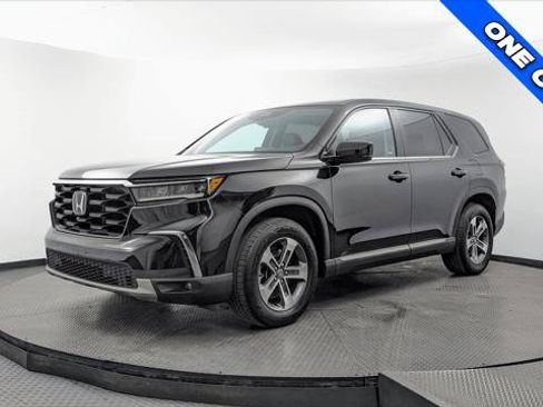 Used 2025 Honda Pilot EX-L image 2