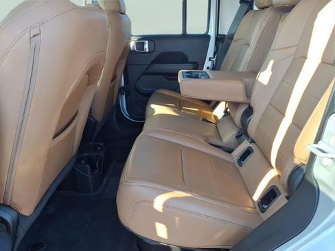 Used 2022 Jeep Gladiator Overland w/ Popular Equipment Package image 22