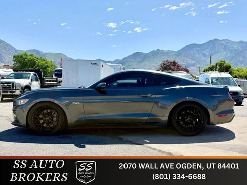 Used 2017 Ford Mustang GT RWD image 1