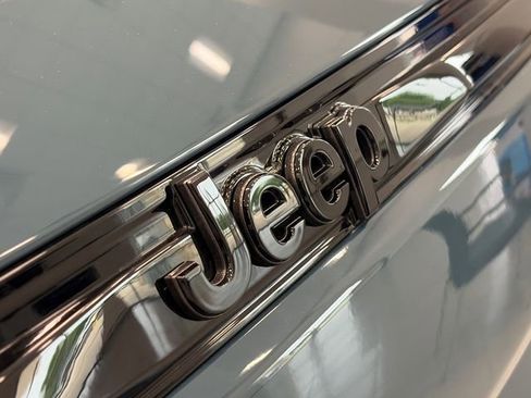 New 2026 Jeep Grand Cherokee Summit AWD/4WD image 9