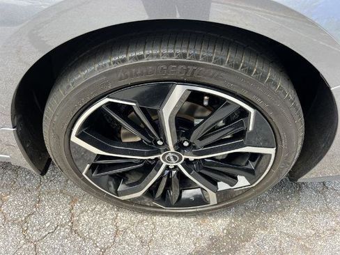 Used 2024 Nissan Altima 2.5 SR w/ SR Premium Package AWD/4WD image 9