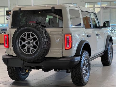 Used 2025 Ford Bronco Badlands image 9