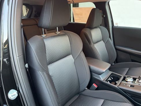 Used 2024 Mitsubishi Outlander ES image 17