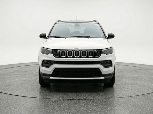 Used 2025 Jeep Compass Limited AWD/4WD image 2