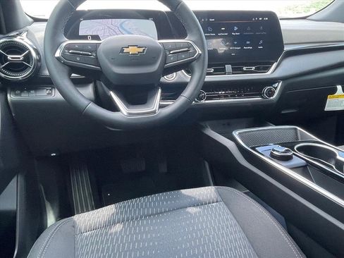 New 2027 Chevrolet Equinox LT w/ Safety and Technology Package FWD image 9