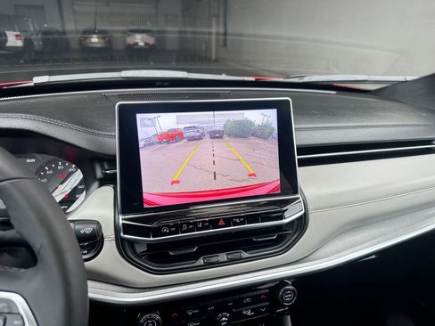 Used 2025 Jeep Compass Limited image 17