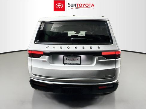 Used 2024 Jeep Wagoneer Series II w/ Flexible Seating Group RWD image 5