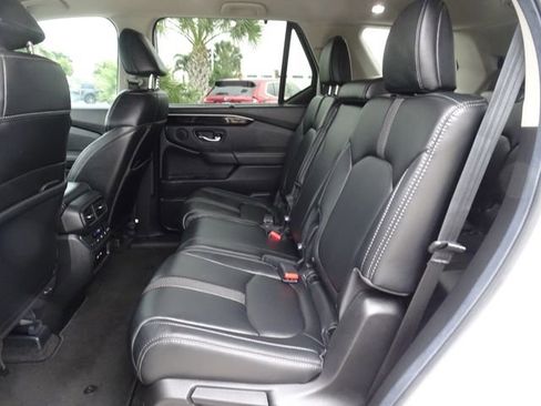 Certified 2025 Honda Pilot EX-L image 9