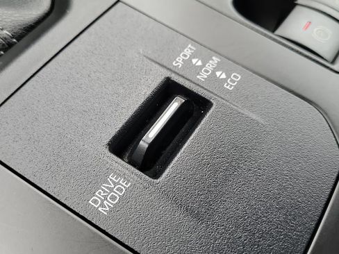 Used 2023 Toyota Highlander LE image 30