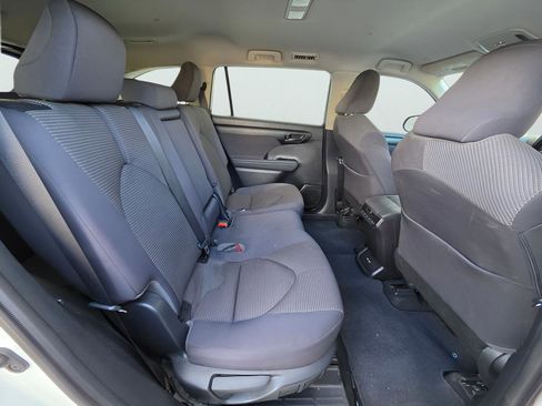 Used 2021 Toyota Highlander LE AWD/4WD image 29
