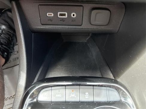 Used 2022 Buick Encore GX Select AWD/4WD image 19