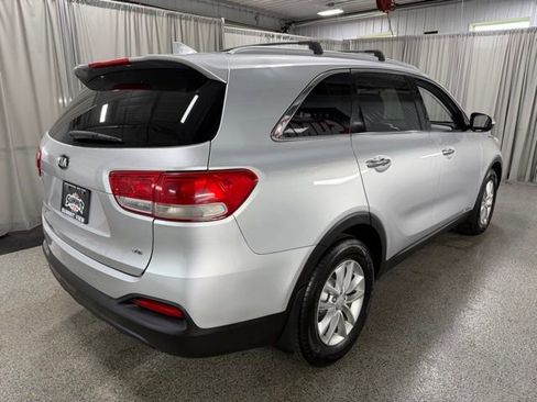 Used 2016 Kia Sorento LX w/ LX Convenience Package AWD/4WD image 4