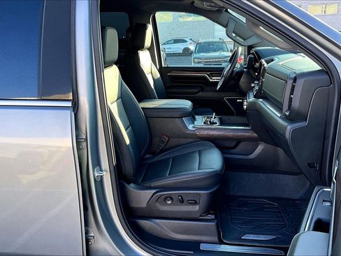 Used 2025 GMC Sierra 2500 SLT w/ SLT Premium Package image 7