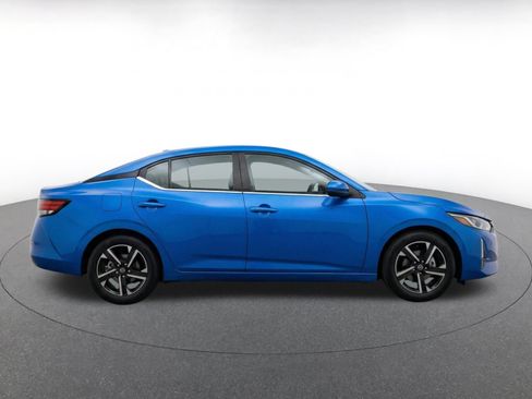 Used 2025 Nissan Sentra SV FWD image 14