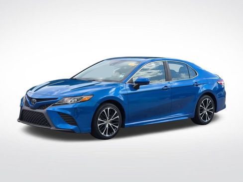 Used 2020 Toyota Camry SE FWD image 2