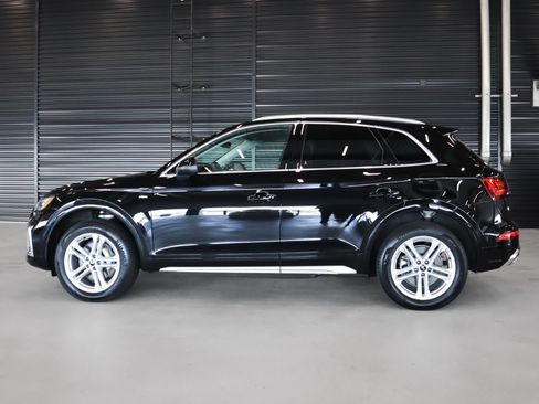 Used 2024 Audi Q5 e Premium w/ Convenience Package image 14