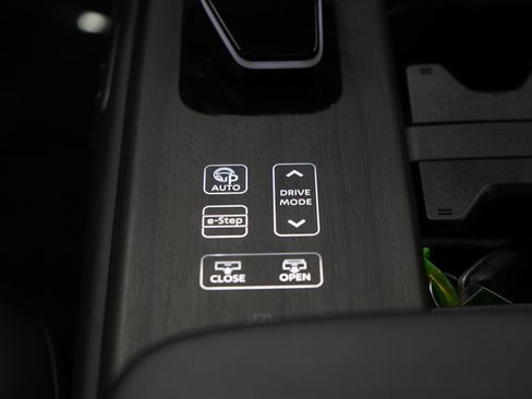 Used 2023 Nissan Ariya FWD image 22