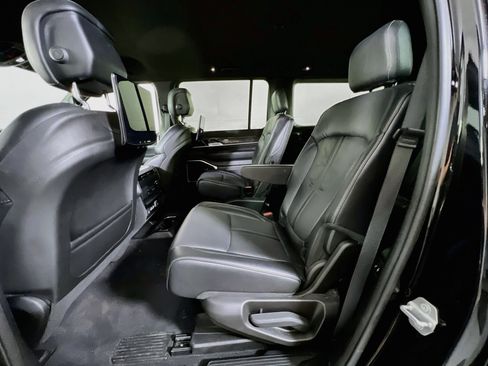 Used 2022 Jeep Wagoneer Series III w/ Rear Seat Video Group 1 AWD/4WD image 25