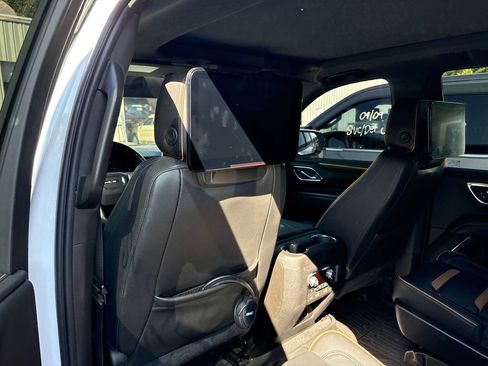 Used 2021 GMC Yukon AT4 w/ AT4 Premium Plus Package AWD/4WD image 17