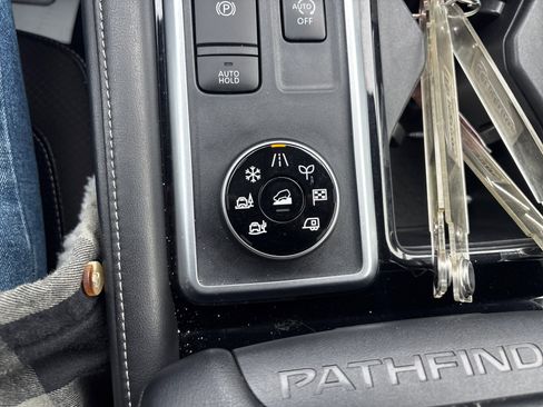 Used 2022 Nissan Pathfinder SL w/ SL Premium Package image 27