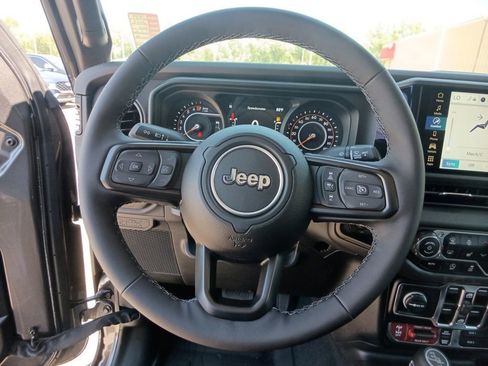 New 2025 Jeep Gladiator Rubicon w/ Convenience Group image 15