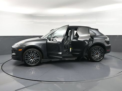 Certified 2026 Porsche Macan AWD/4WD image 35