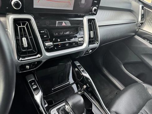 Used 2022 Kia Sorento SX AWD/4WD image 16