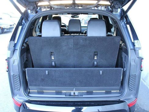 Used 2020 Land Rover Discovery Landmark image 8