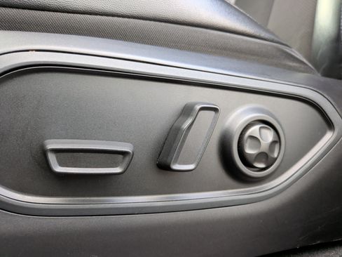 Used 2023 Jeep Grand Cherokee L Laredo image 25