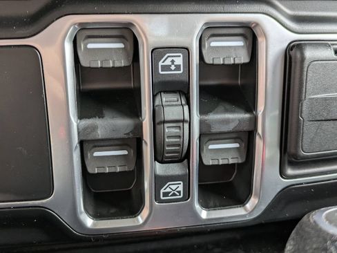 Used 2023 Jeep Wrangler Unlimited Sport AWD/4WD image 23